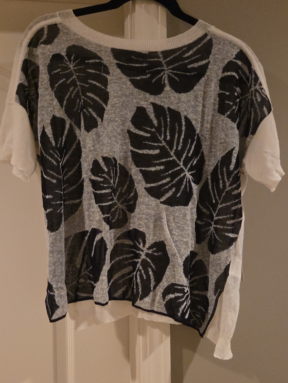 White + Warren Gray Short Sleeve Leaf Print Top with Black Motif